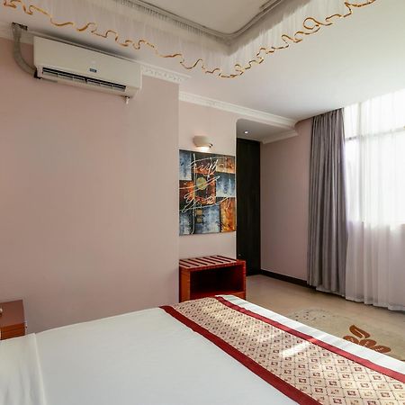 Russell Hotel 캄팔라 외부 사진